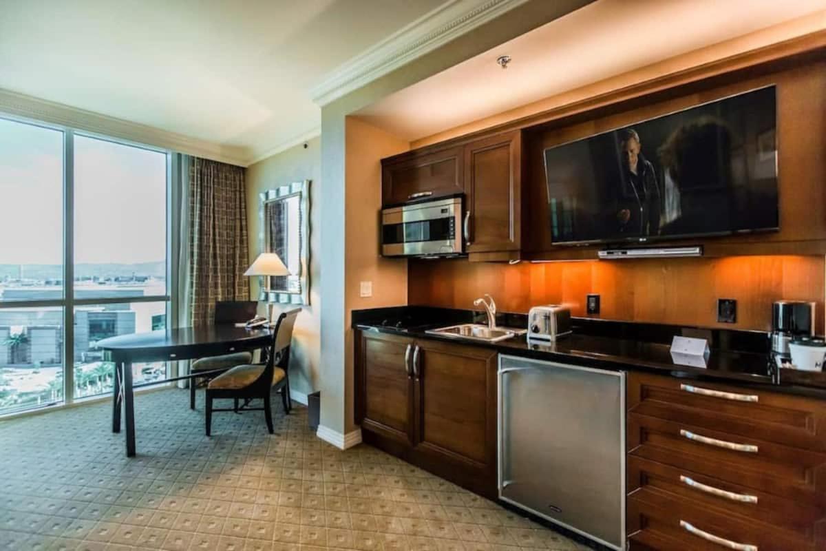 Mgm 10719 Signature Strip View Apartment